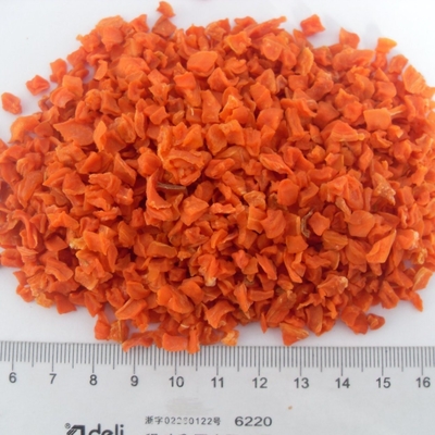 90 Kcal 칼로리 건조한 당근 덩어리 10*10*3MM 탈수 당근 칩